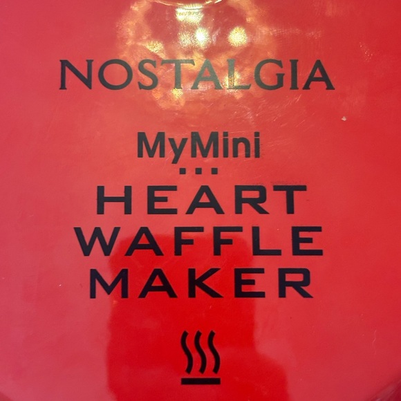 New Nostalgia Red Heart Waffle Maker - Picture 5 of 7